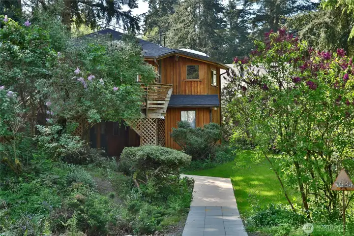 This hexagonal home sits on 0.175 acres in the Scatchet Head Community.