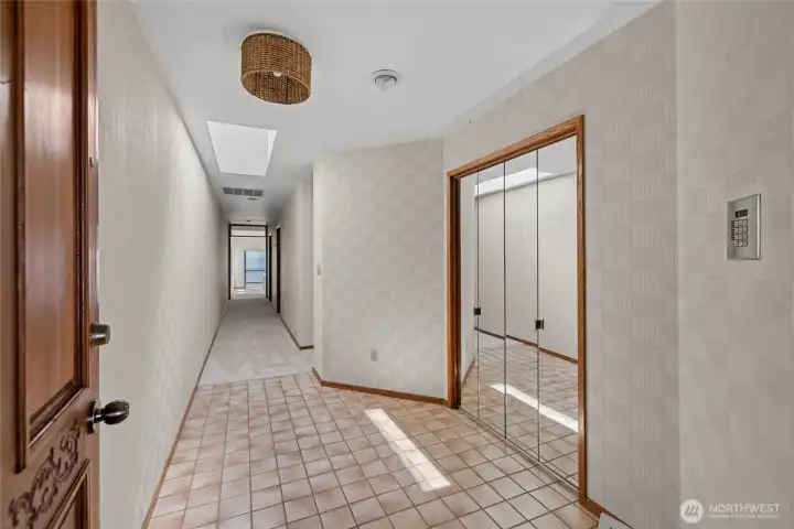 Enter into this beautiful condo!