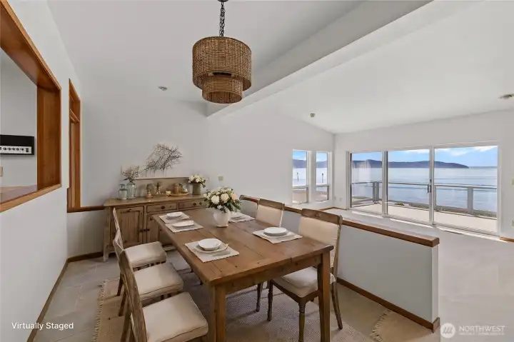 Dining virtually staged