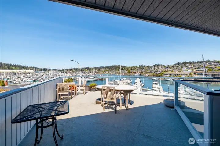 Outside deck/patio for your enjoyment