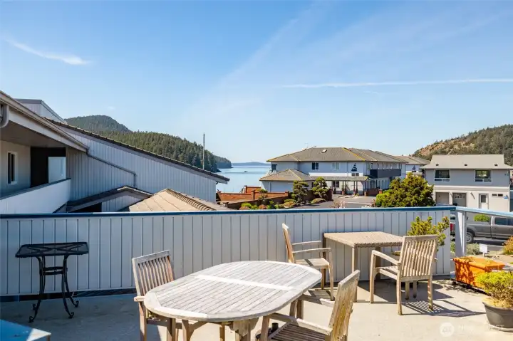 This deck is right outside this unit