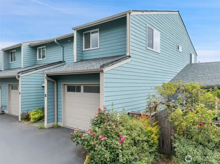 A great end unit. Move in ready and no rental cap.