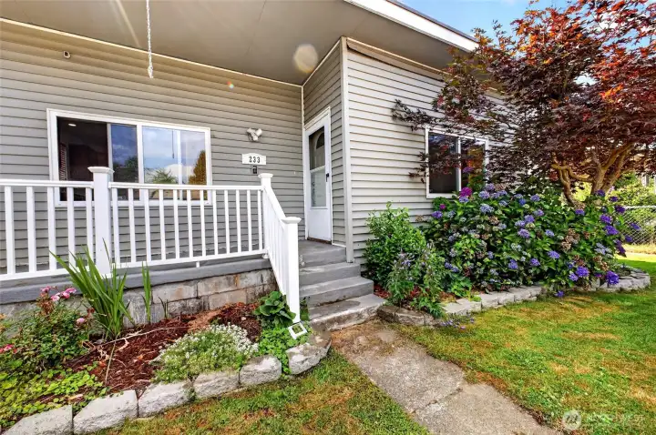 Covered Front Porch! Covered Front Porch!