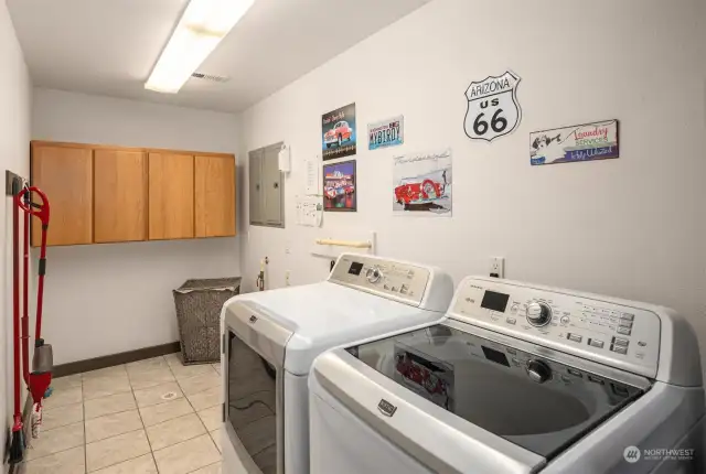 Useful Utility Room Off Kitchen Area.