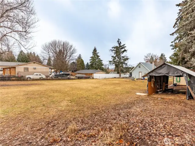 Back yard and Outbuilding