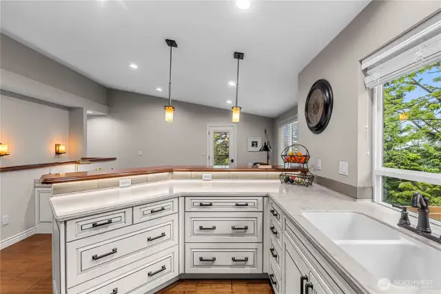 Kitchen bar to den