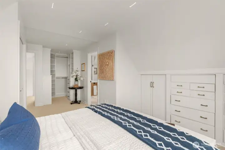 Custom built ins & walk in closet