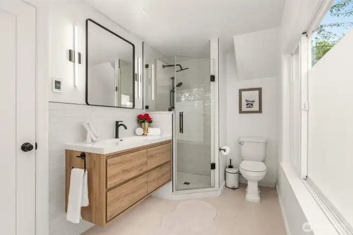 Spa like primary suite!