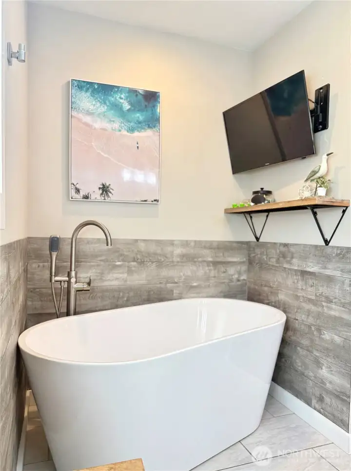 Primary bath giant soaking tub!