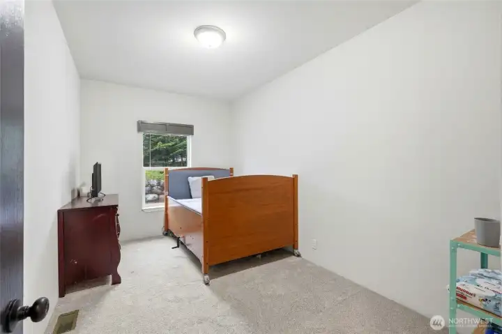 Large flexible room ideal for a home office, guest space, or creative studio.    Quiet area perfect for working from home or focused projects.