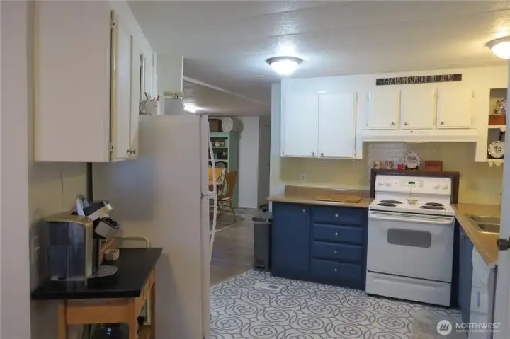 Kitchen w/Appliances