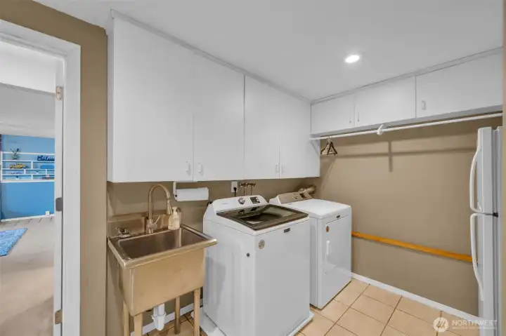 Large utility room.  Washer and Dryer stay