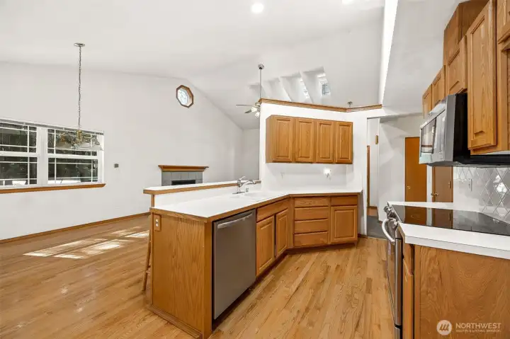 Spacious kitchen with breakfast bar