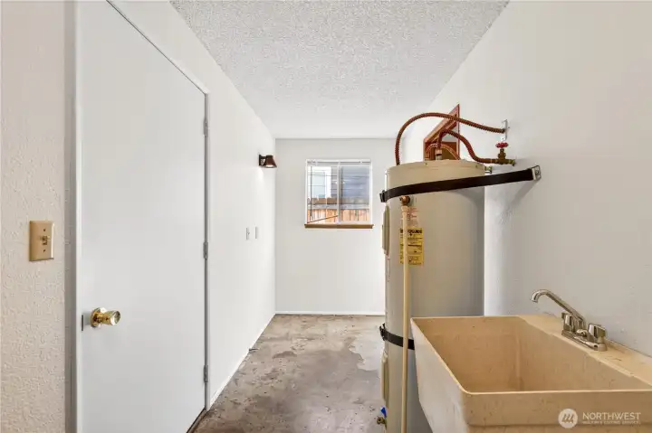 Large utility sink Large utility sink