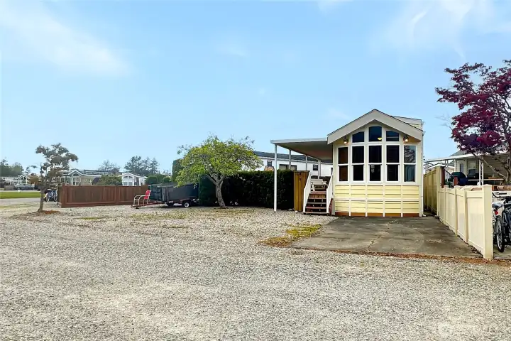 large gravel driveway offering plenty of parking