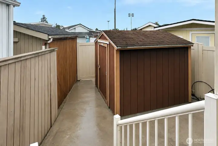 Handy storage shed onsite to store your beach toys, and more! Handy storage shed onsite to store your beach toys, and more!