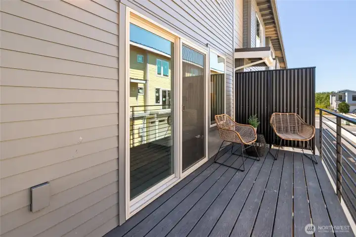 Spacious & private deck