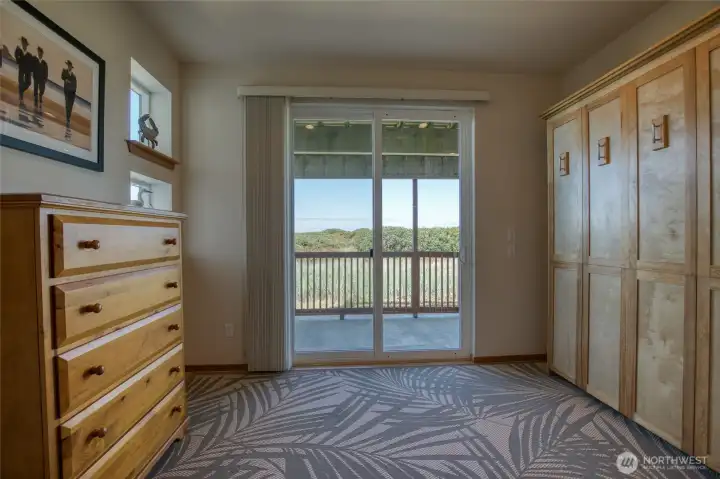 This is a great flex space to be used to your imagination.