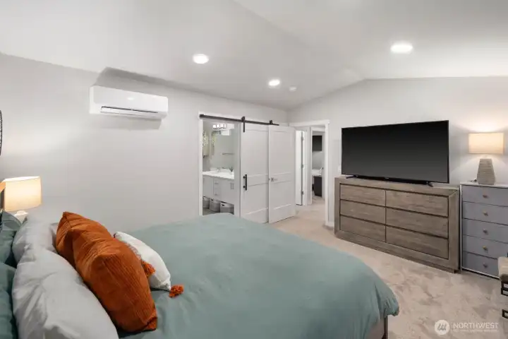 Upper Level - Primary Bedroom