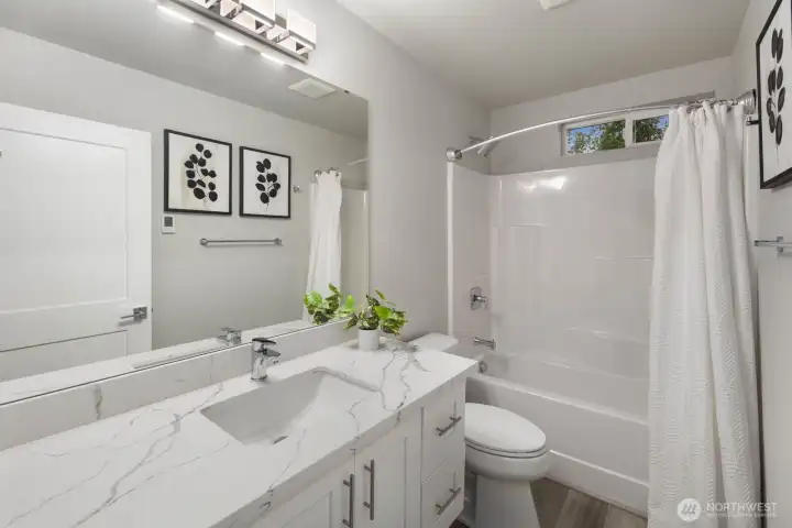 Upper Level - Hallway Full Bath