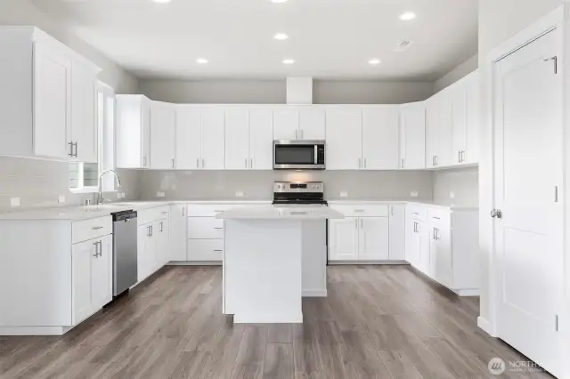 TONS of Storage in the Kitchen