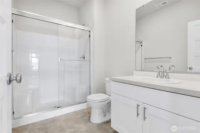 Main level 3/4 bath