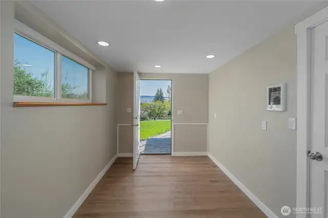 Bonus room/office