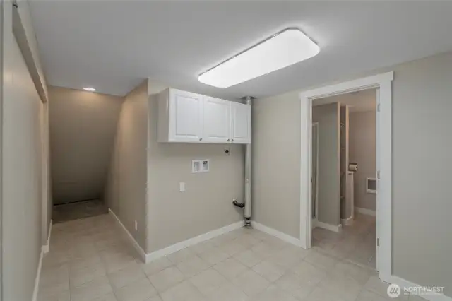 Laundry room w/ storage