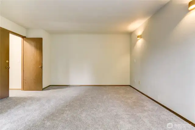 Upstairs primary bedroom