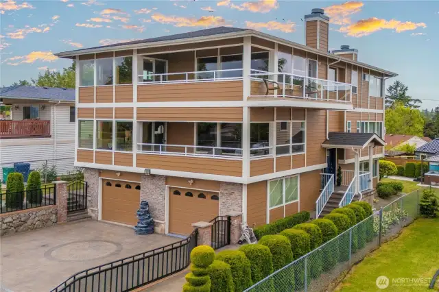 More than 5000 Square Feet of Fabulous!