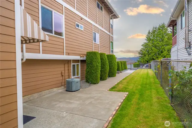 Spacious side yard