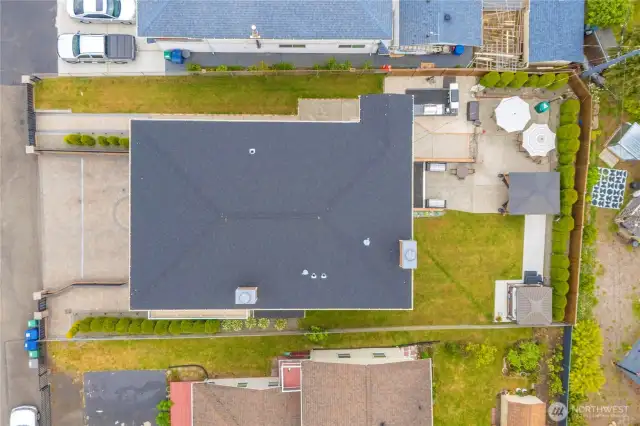 Do you see the pristine condition of the 50yr Presidential Roof?!