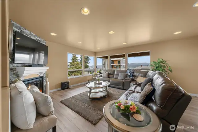 Entire house features recessed lighting throughout