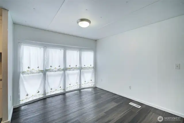 Eating Area with awesome windows for exrtra sunlight
