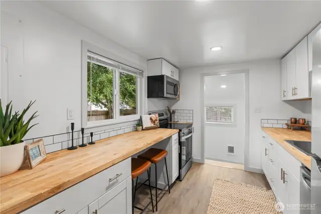 So much counter space!