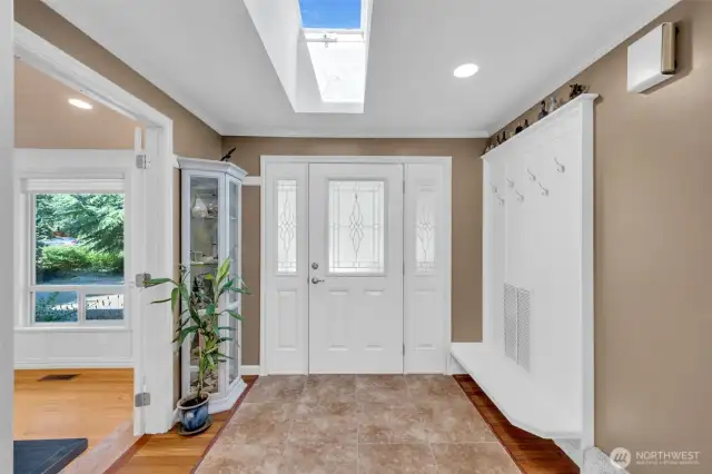Large light and bright entry