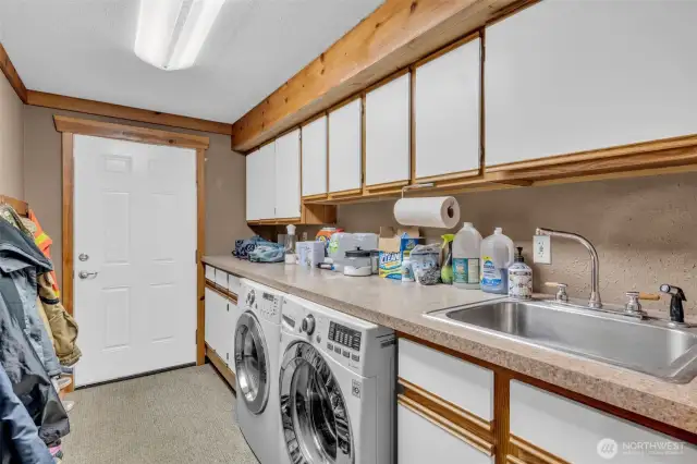 Laundry room is located in the garage and who doesn't love a utility sink