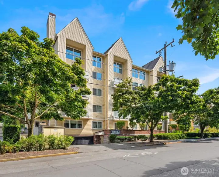 Welcome to Bayview in heart of Ballard.