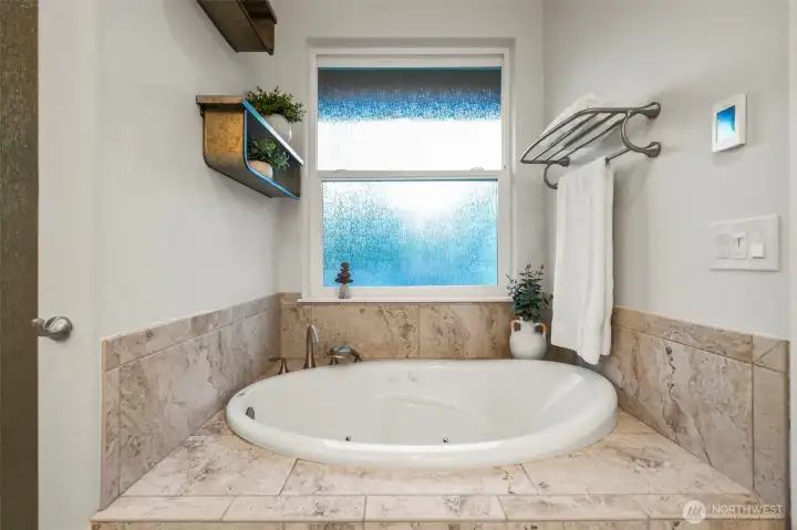 Soaking tub off primary