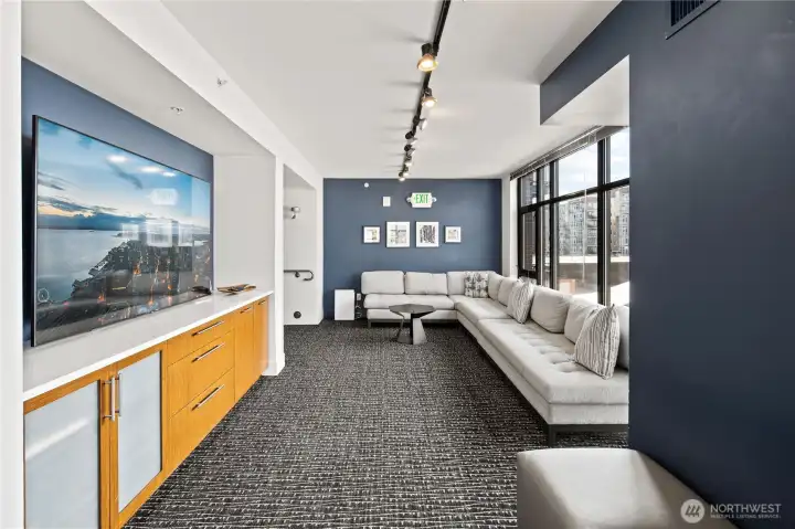 The indoor section of the 7th floor lounge