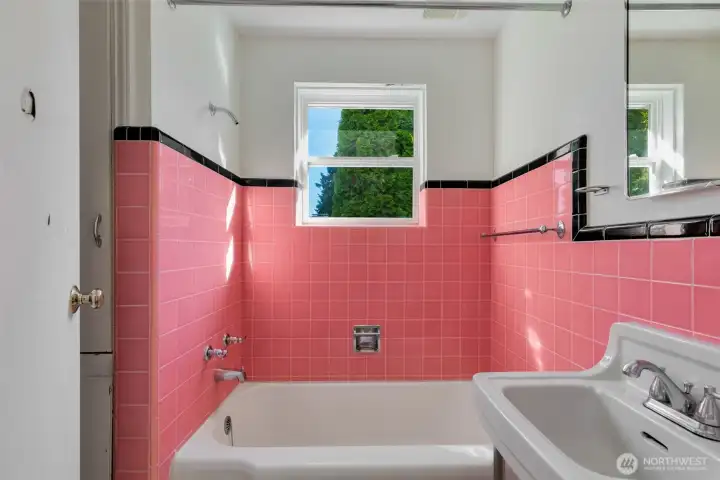 Main floor full bath