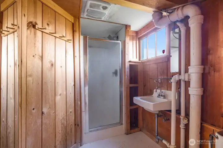 Lower Level 3/4 bathroom