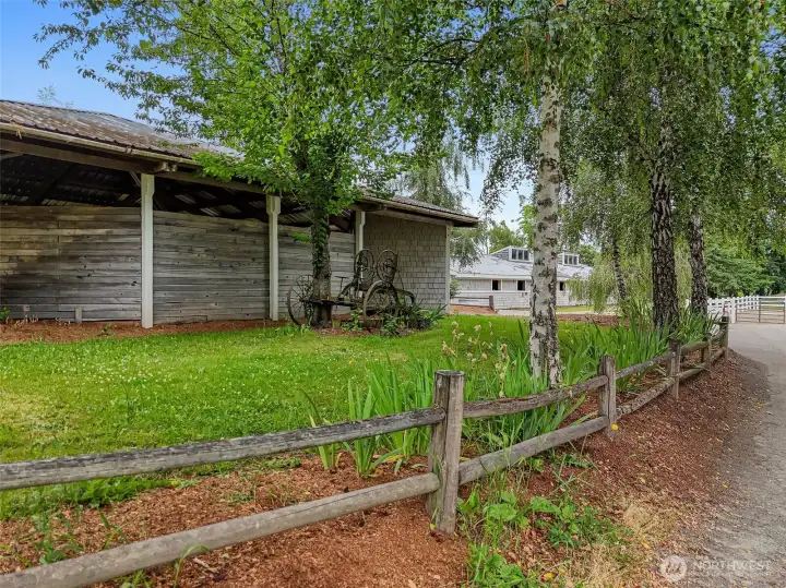 Round pen access included in monthly dues