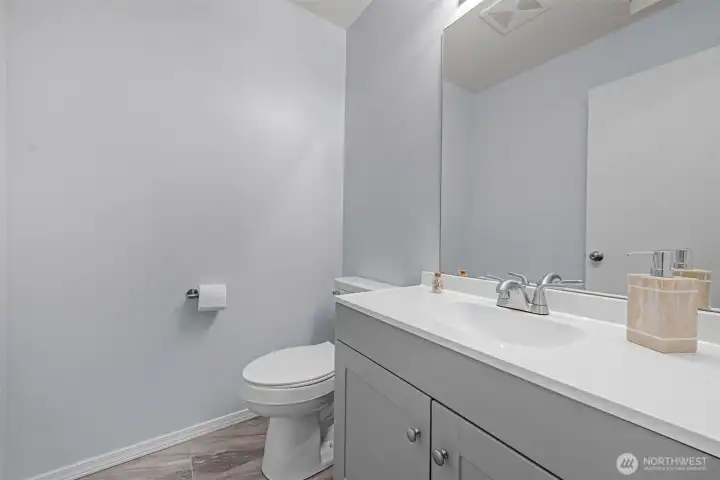 Guest 1/2 bath