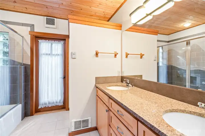 Primary En Suite Bathroom