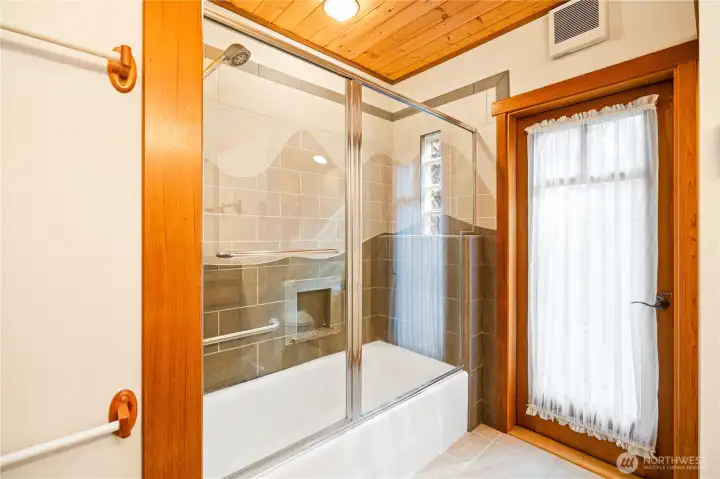 Primary En Suite Bathroom