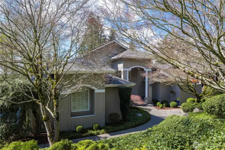 Welcome to your own private paradise in Sammamish! The home features west-facing views and a great first impression as you enter the property Welcome to your own private paradise in Sammamish! The home features west-facing views and a great first impression as you enter the property