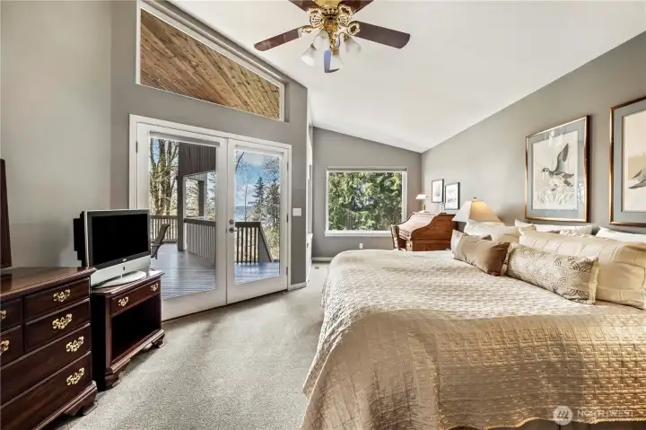 The separate nook could be a delightful reading spot or can be used as a small office area, as shown.