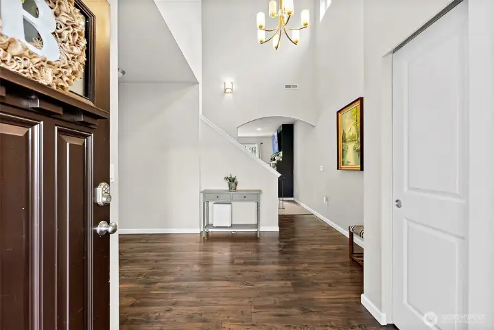 Entry - Beautiful large foyer