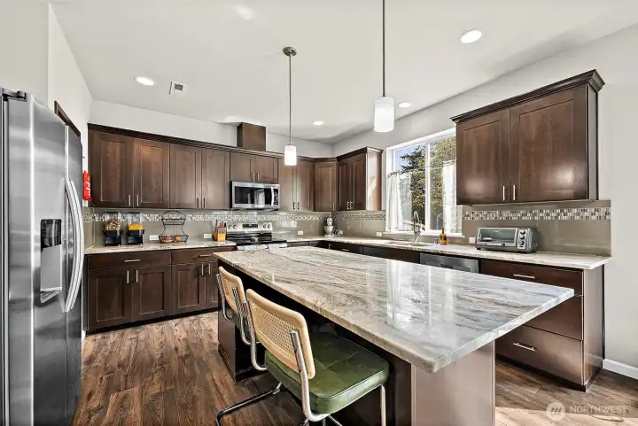 Large Kitchen - Lots of Storage